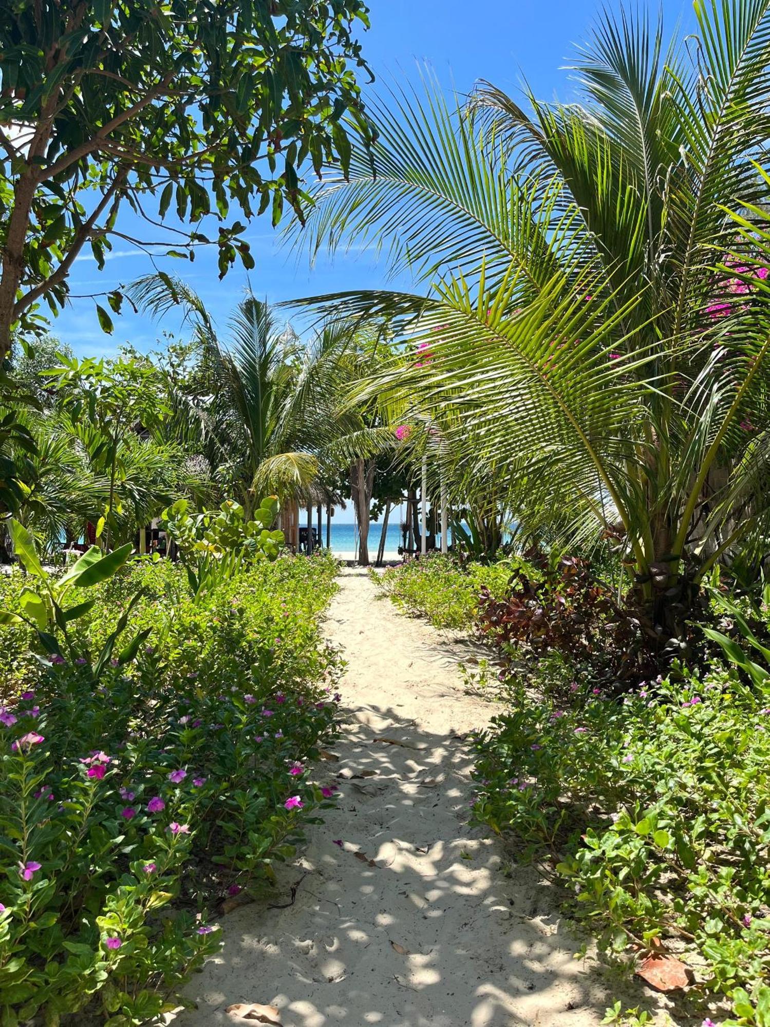 Robinson Beach Bungalow Vinh Hoa Exterior foto